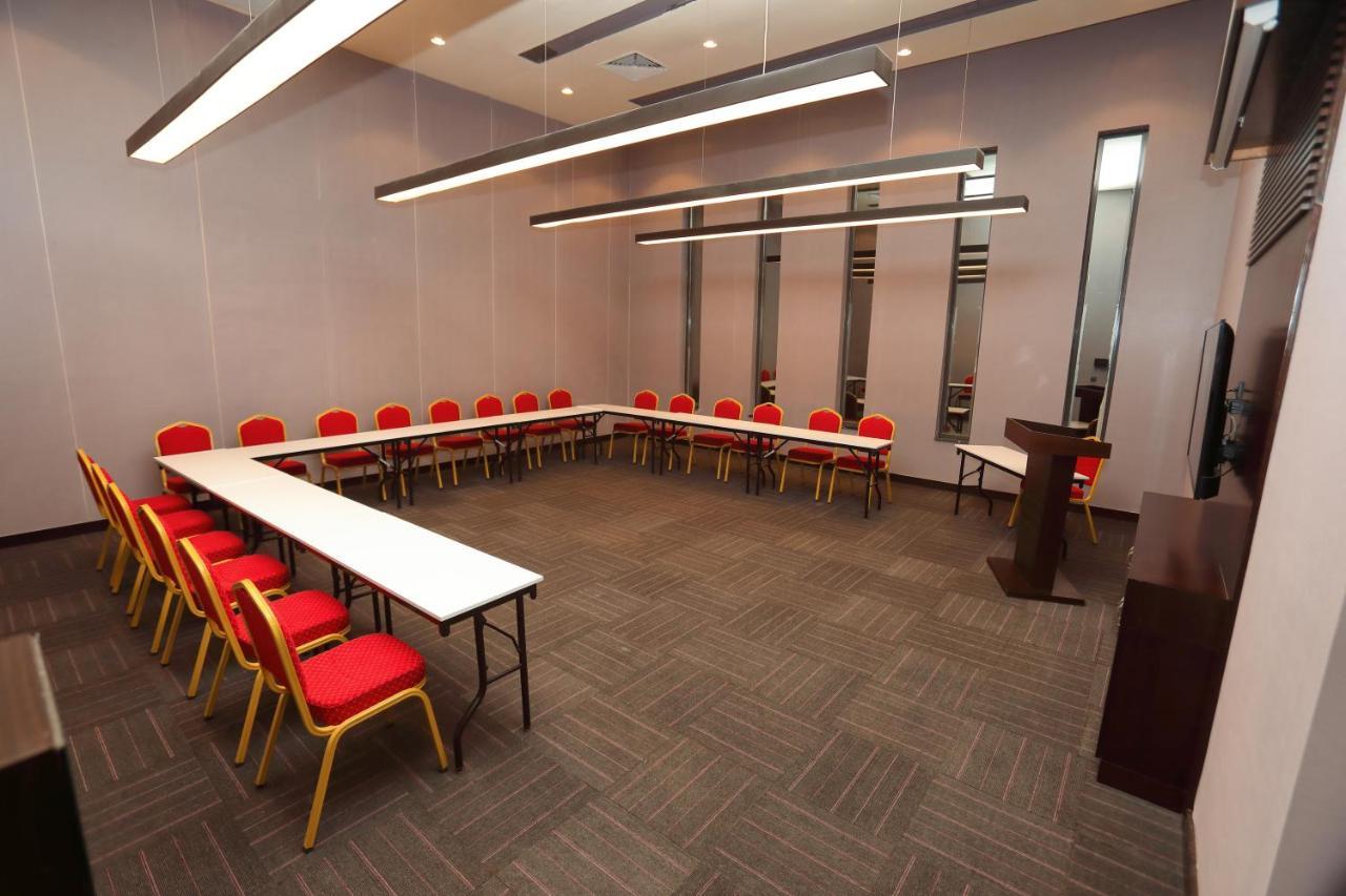 The Green Park Gaziantep Bagian luar foto A typical meeting room